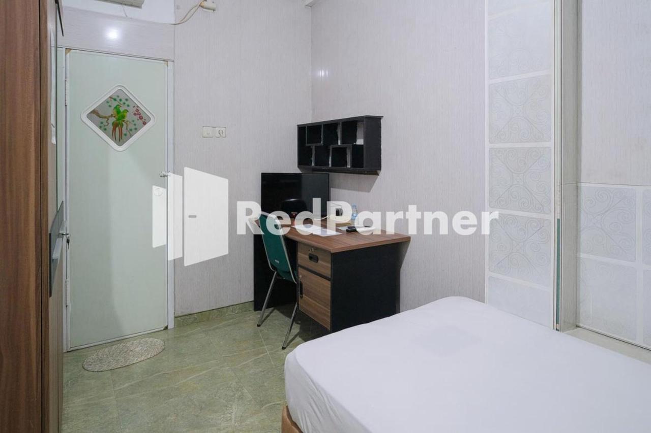 Pondok Hijau Syariah Mitra Reddoorz At Citraland Сурабая Экстерьер фото