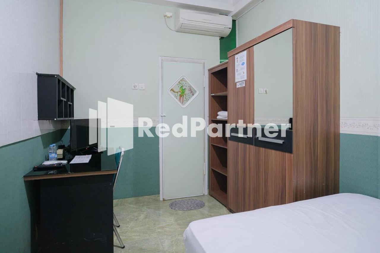 Pondok Hijau Syariah Mitra Reddoorz At Citraland Сурабая Экстерьер фото