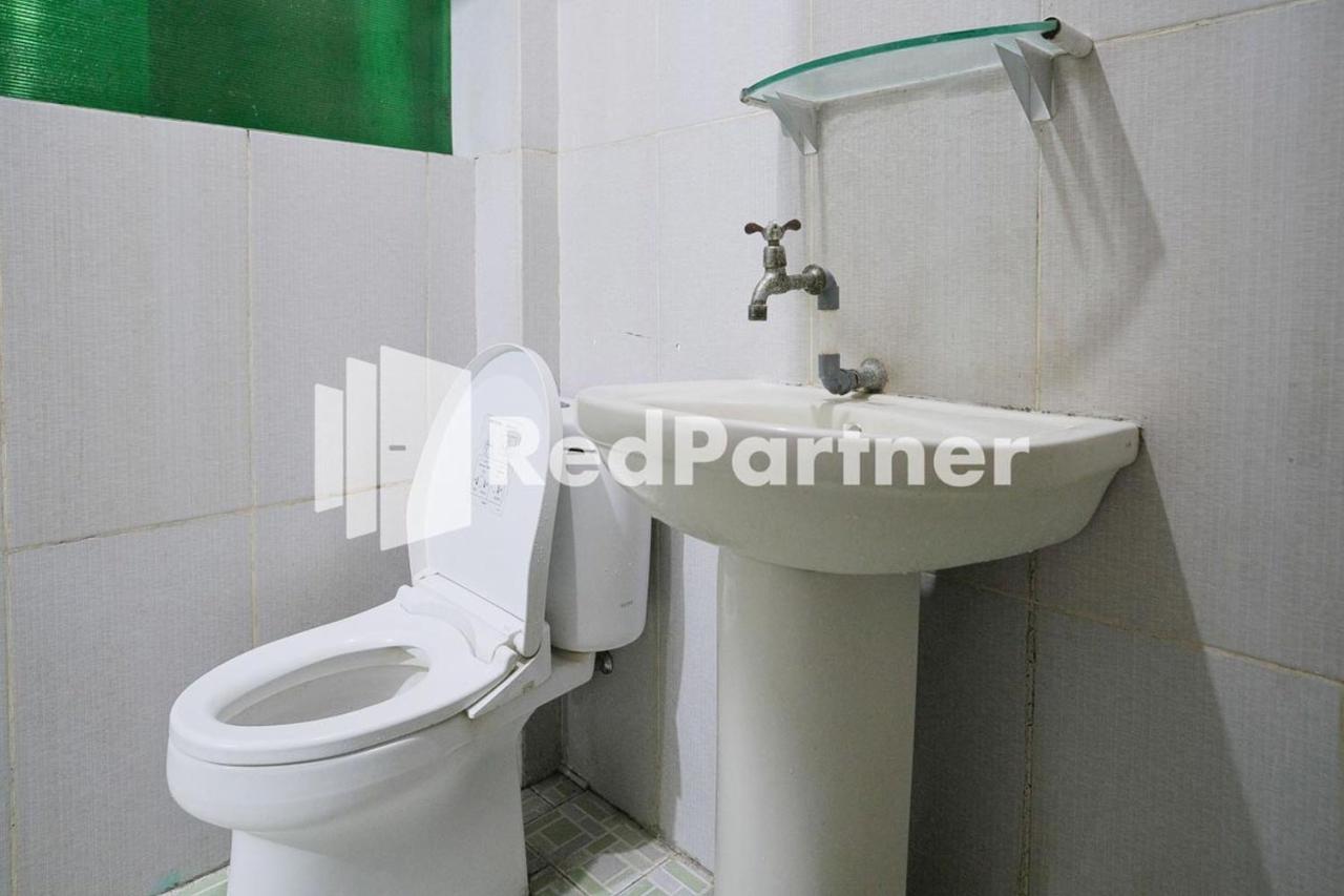 Pondok Hijau Syariah Mitra Reddoorz At Citraland Сурабая Экстерьер фото