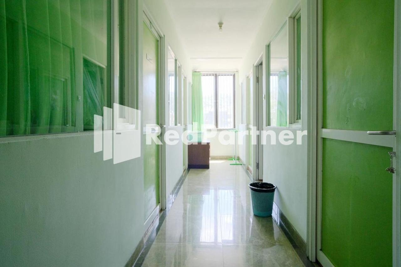Pondok Hijau Syariah Mitra Reddoorz At Citraland Сурабая Экстерьер фото