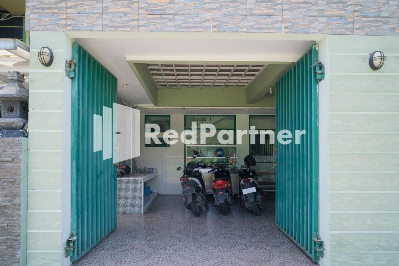Pondok Hijau Syariah Mitra Reddoorz At Citraland Сурабая Экстерьер фото