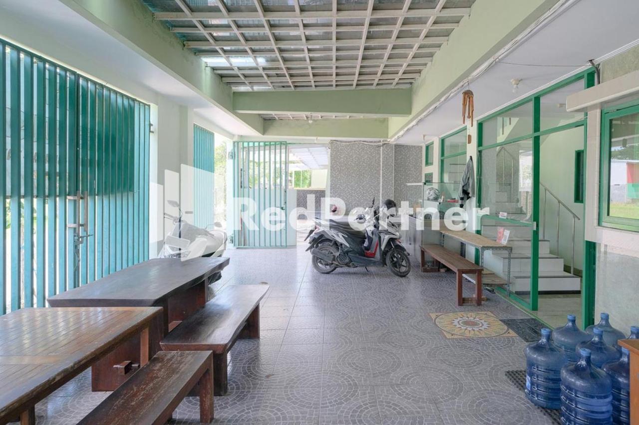 Pondok Hijau Syariah Mitra Reddoorz At Citraland Сурабая Экстерьер фото