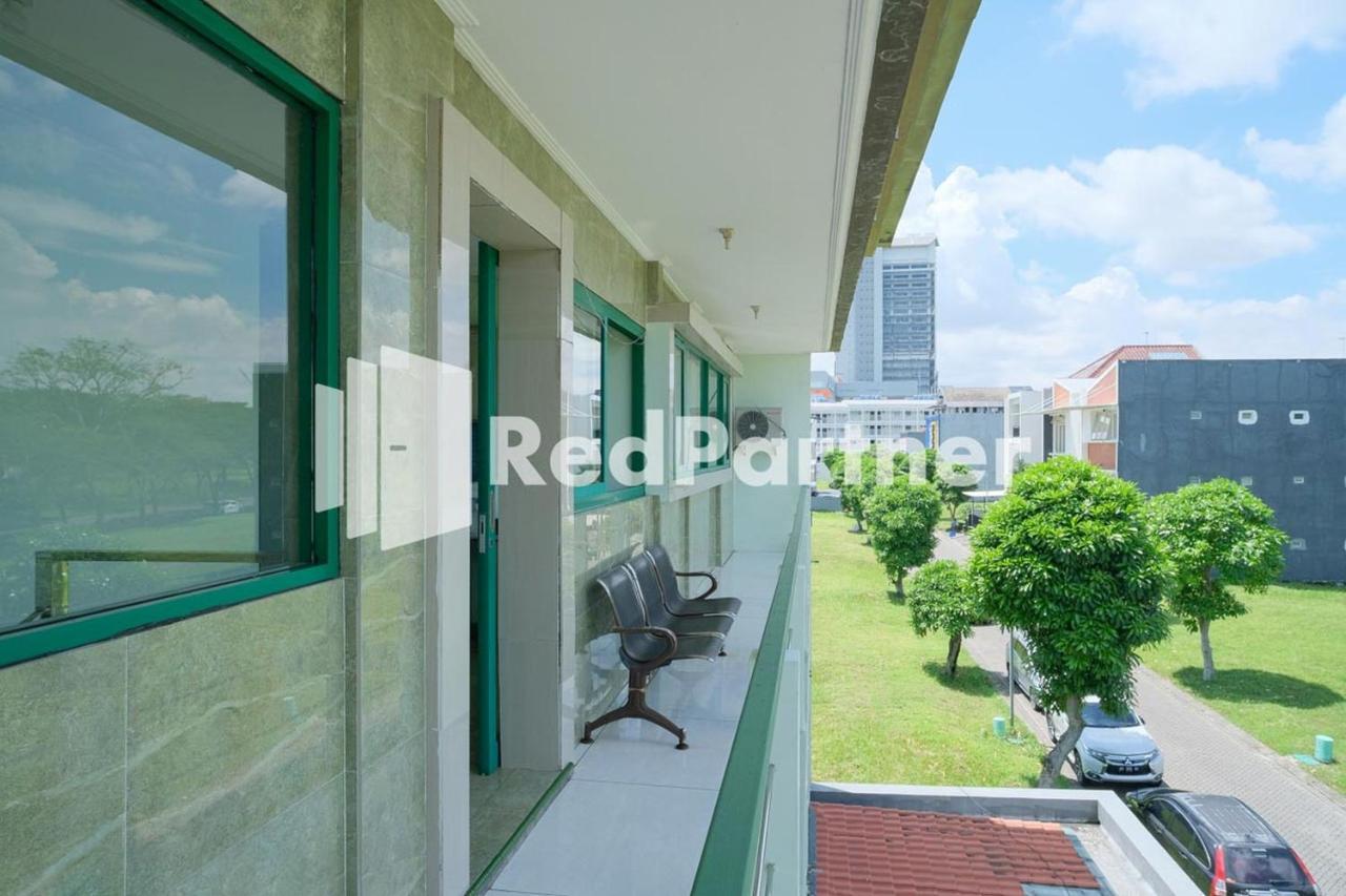 Pondok Hijau Syariah Mitra Reddoorz At Citraland Сурабая Экстерьер фото