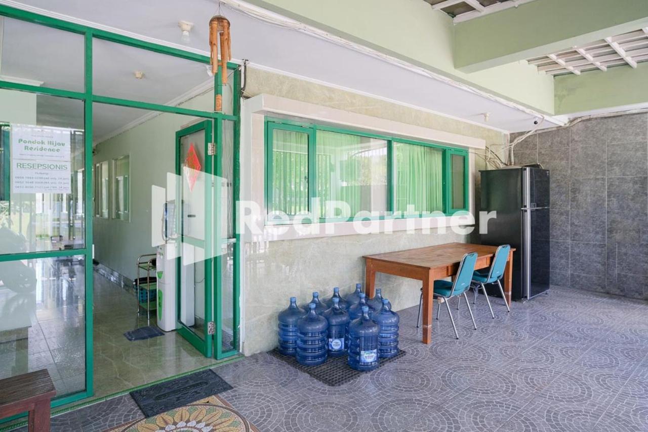 Pondok Hijau Syariah Mitra Reddoorz At Citraland Сурабая Экстерьер фото
