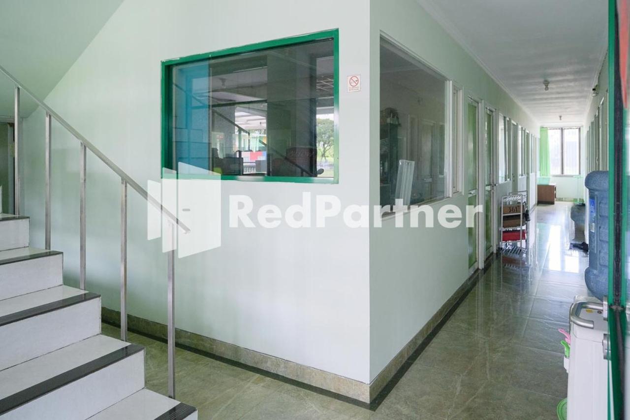 Pondok Hijau Syariah Mitra Reddoorz At Citraland Сурабая Экстерьер фото